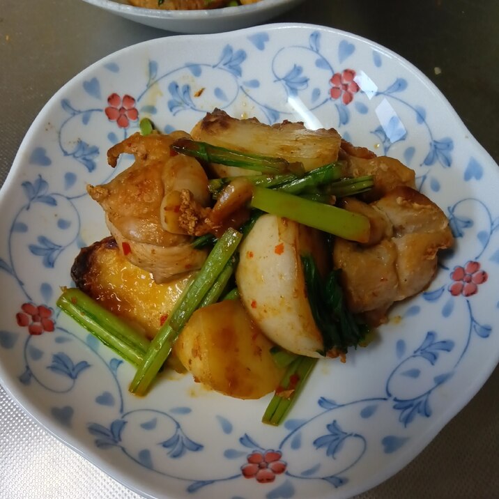 カブと鶏肉の豆板醤炒め